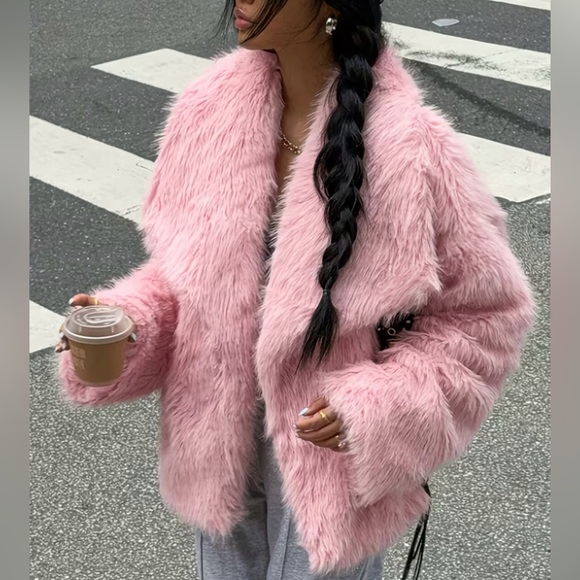 Women's Pink Faux Fur Coat - Picture 5 of 5